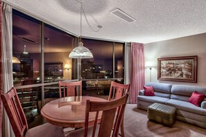 Deluxe King Room, 1 King Bed with Sofabed | In-room safe, blackout drapes, iron/ironing board