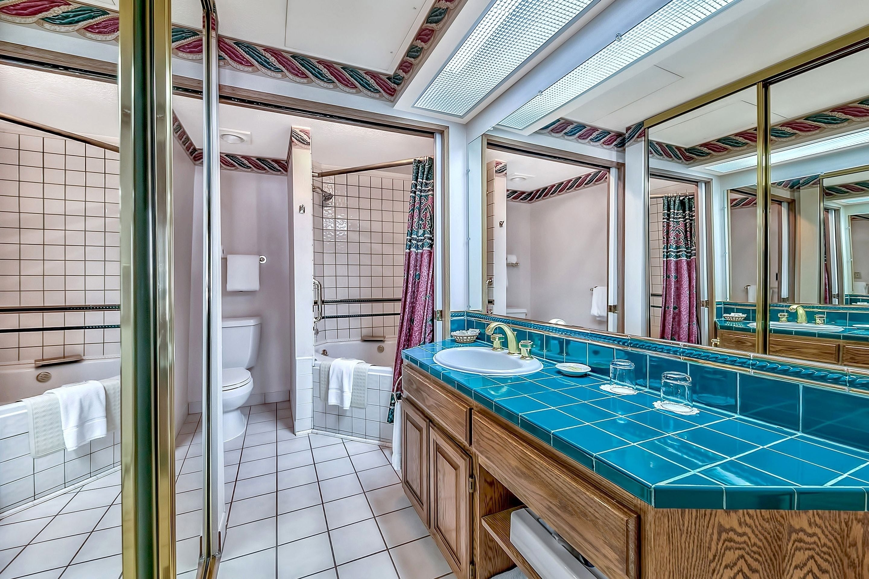 regal king room | bathroom | combined shower/bathtub, hair dryer, towels