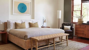 Suite (Owners) | Premium bedding, pillowtop beds, individually decorated, blackout drapes
