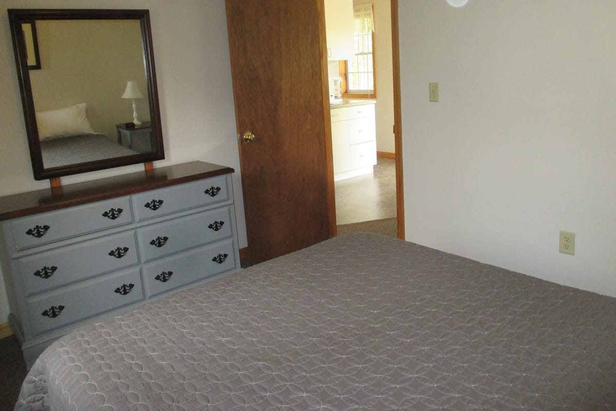 Cottage, 2 Bedrooms | Individually decorated, individually furnished, soundproofing