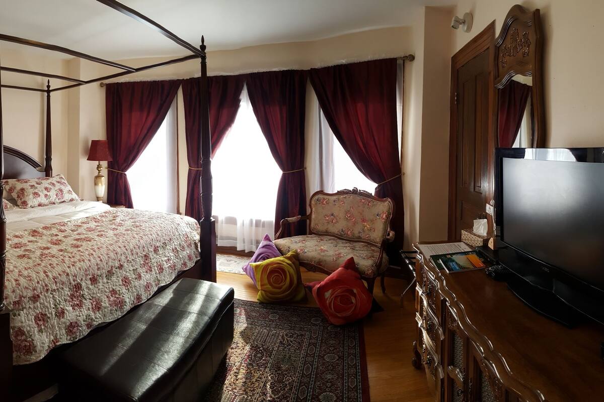 Executive Room | 1 bedroom, Egyptian cotton sheets, Select Comfort beds