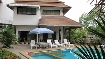 Outdoor pool, sun loungers