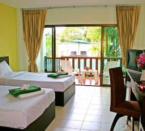 In-room safe, blackout drapes, free WiFi