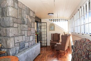 Deluxe Room, 2 Queen Beds (Masters Suite) | 高档床上用品、特色装修、特色家居、熨斗/熨板