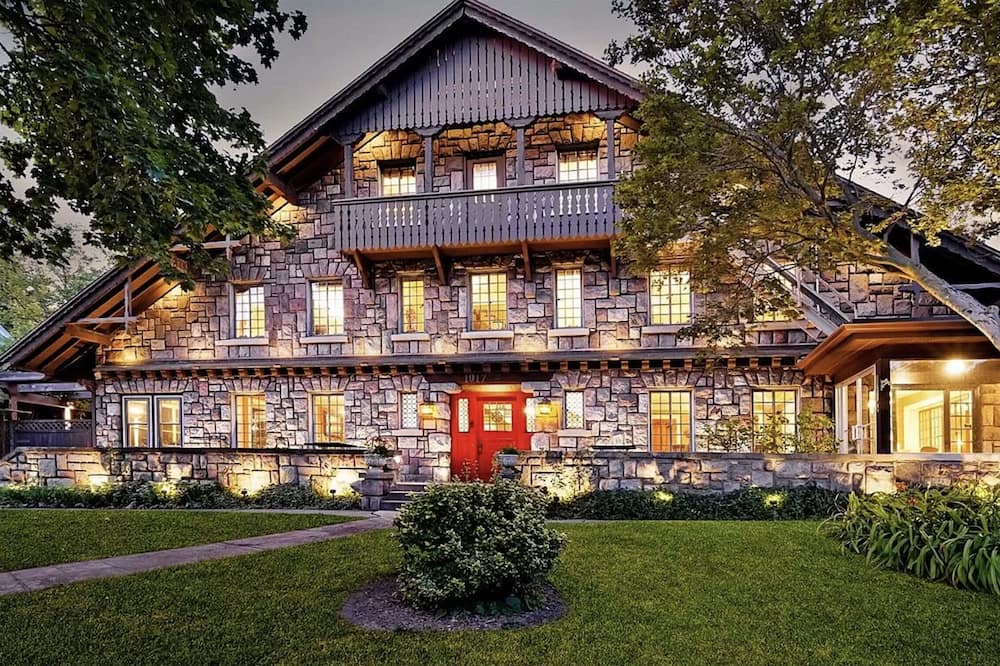 Stone Chalet B&B Inn and Event Center