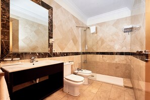 Shower, free toiletries, hair dryer, towels - Kn Aparthotel Panoramica Heights (Adeje)