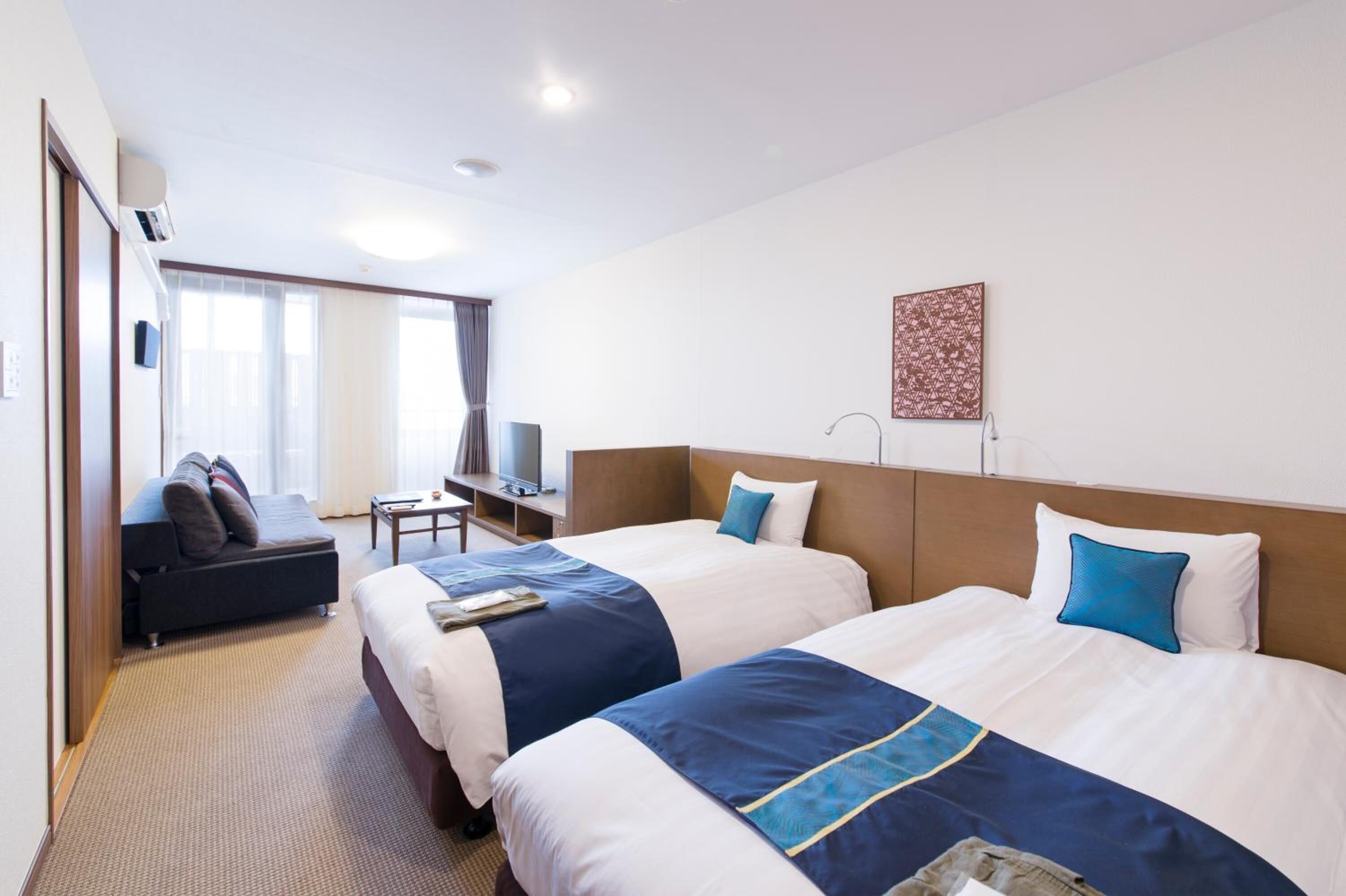 in-room safe, free wifi, bed sheets