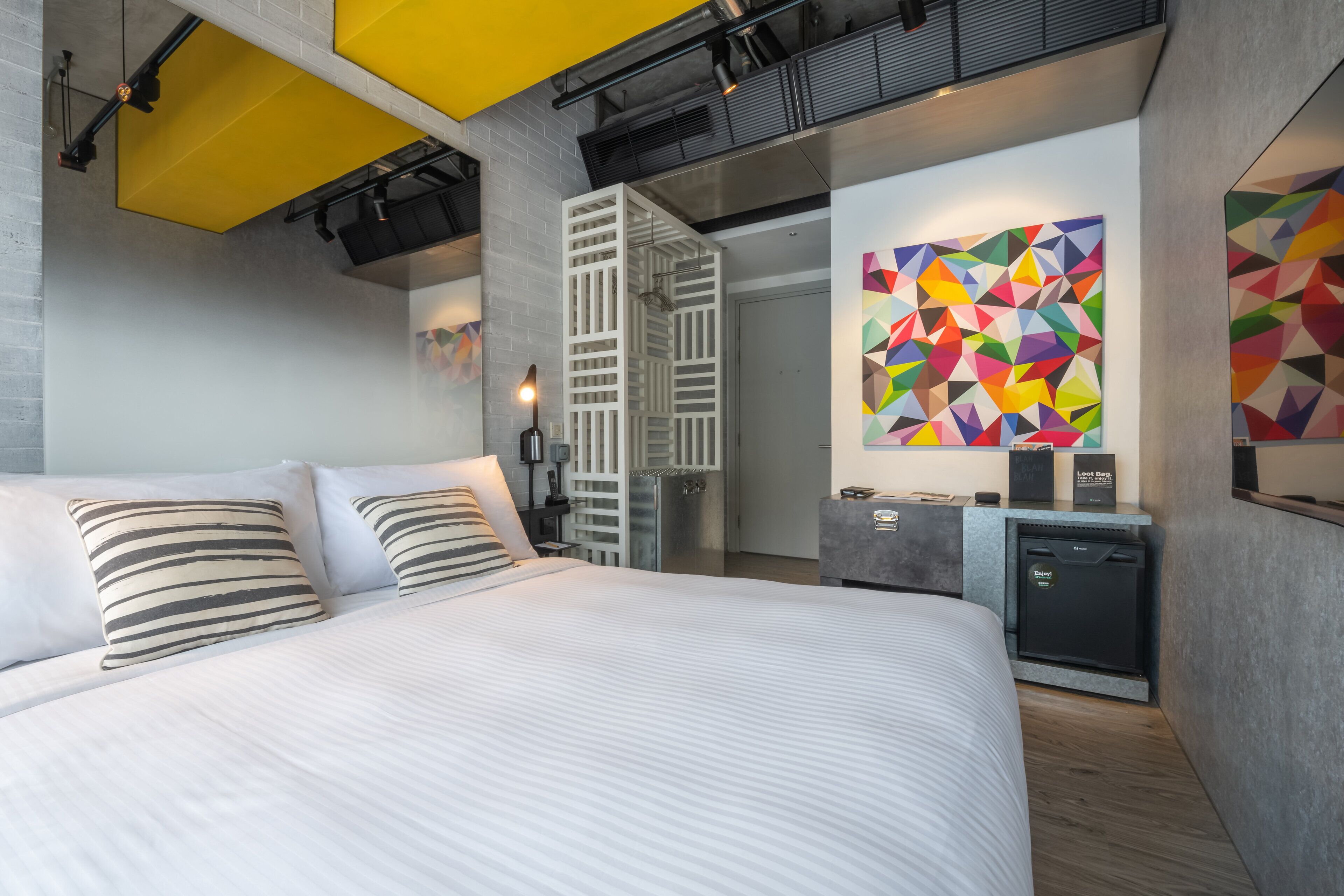 deluxe queen  | premium bedding, minibar, in-room safe, soundproofing