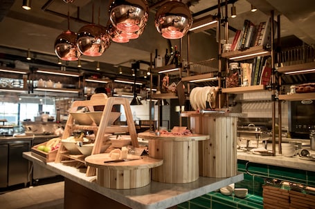 Café da manhã continental diário (HKD 100 por pessoa) . Southside by Ovolo