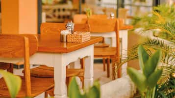 Café da manhã, almoço e jantar