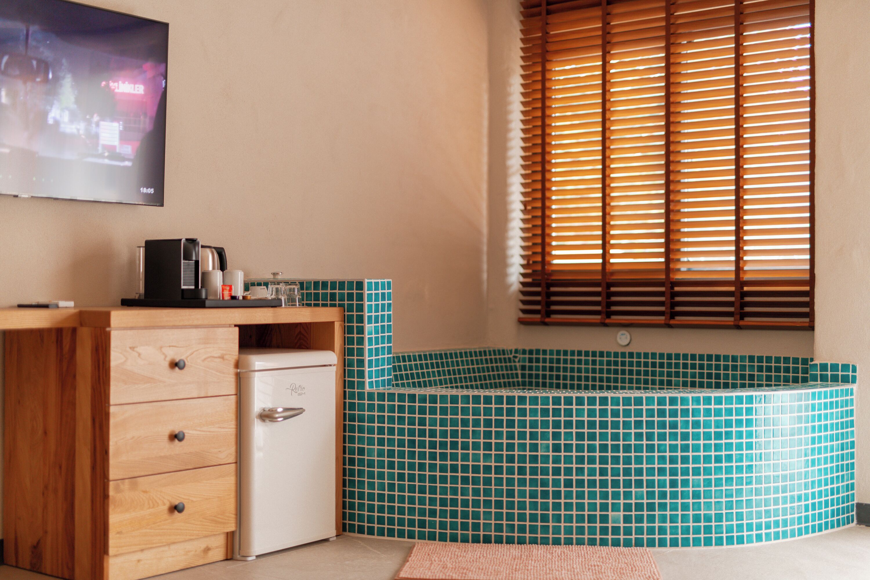 grand double room, 1 queen bed with sofa bed, non smoking, city view | 1 bedroom, minibar, in-room safe, laptop workspace