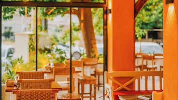 Café da manhã inglês todos os dias (EUR 10 por pessoa)