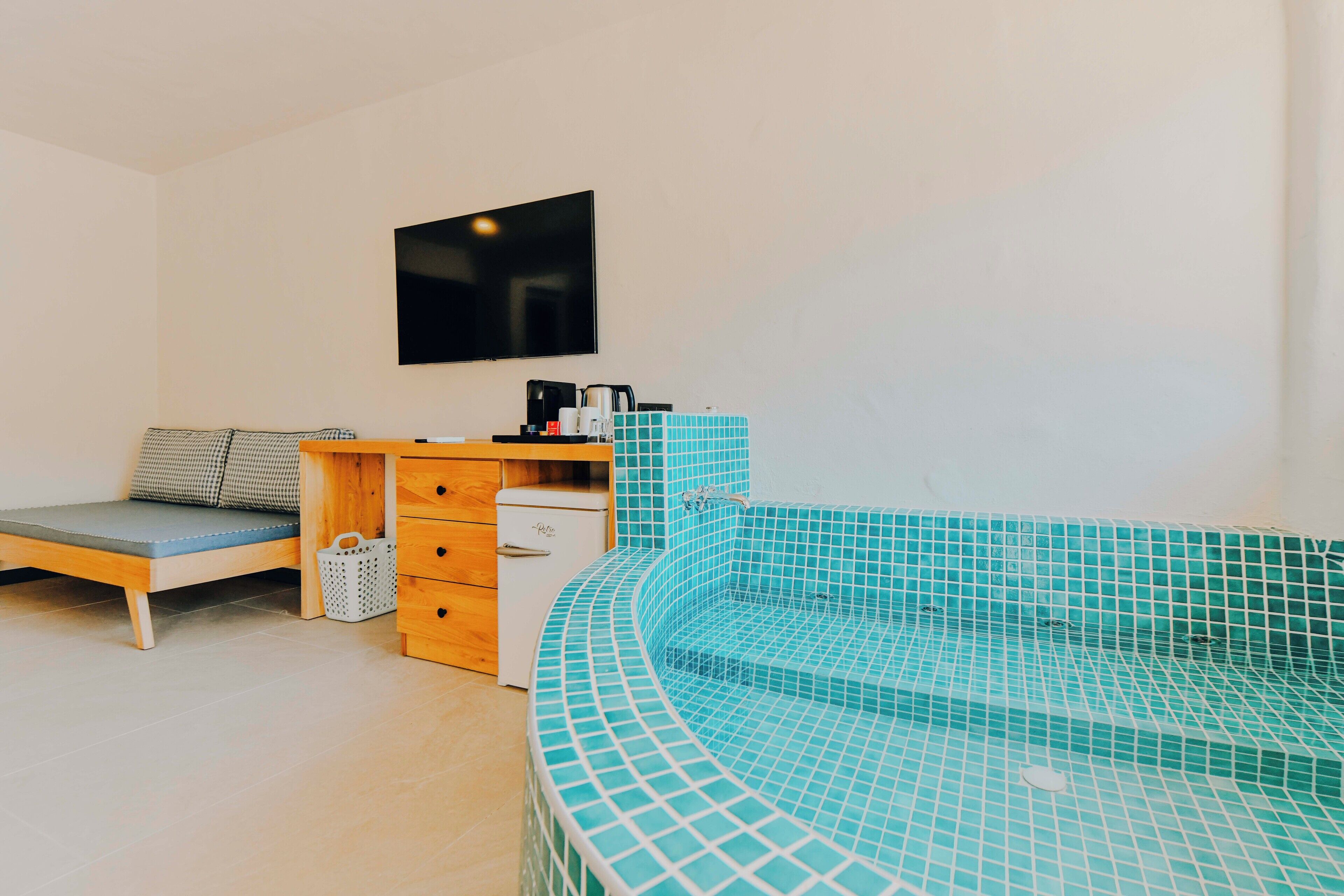 grand double room, 1 queen bed with sofa bed, non smoking, city view | 1 bedroom, minibar, in-room safe, laptop workspace