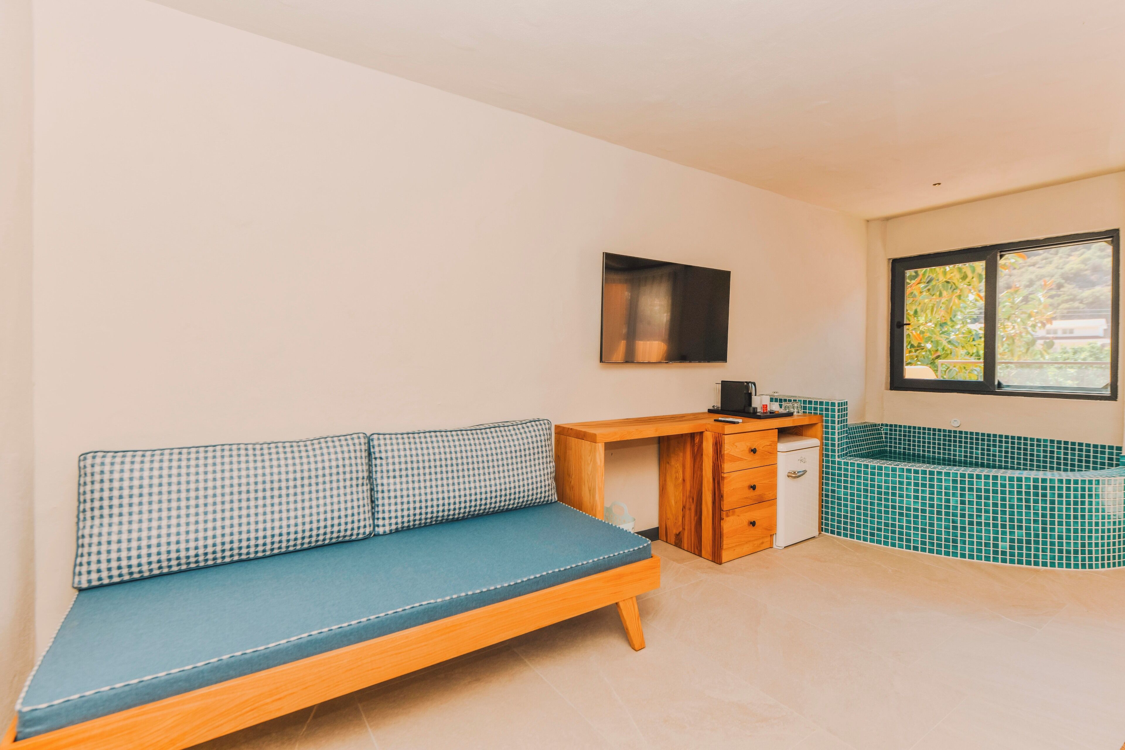 grand double room, 1 queen bed with sofa bed, non smoking, city view | 1 bedroom, minibar, in-room safe, laptop workspace