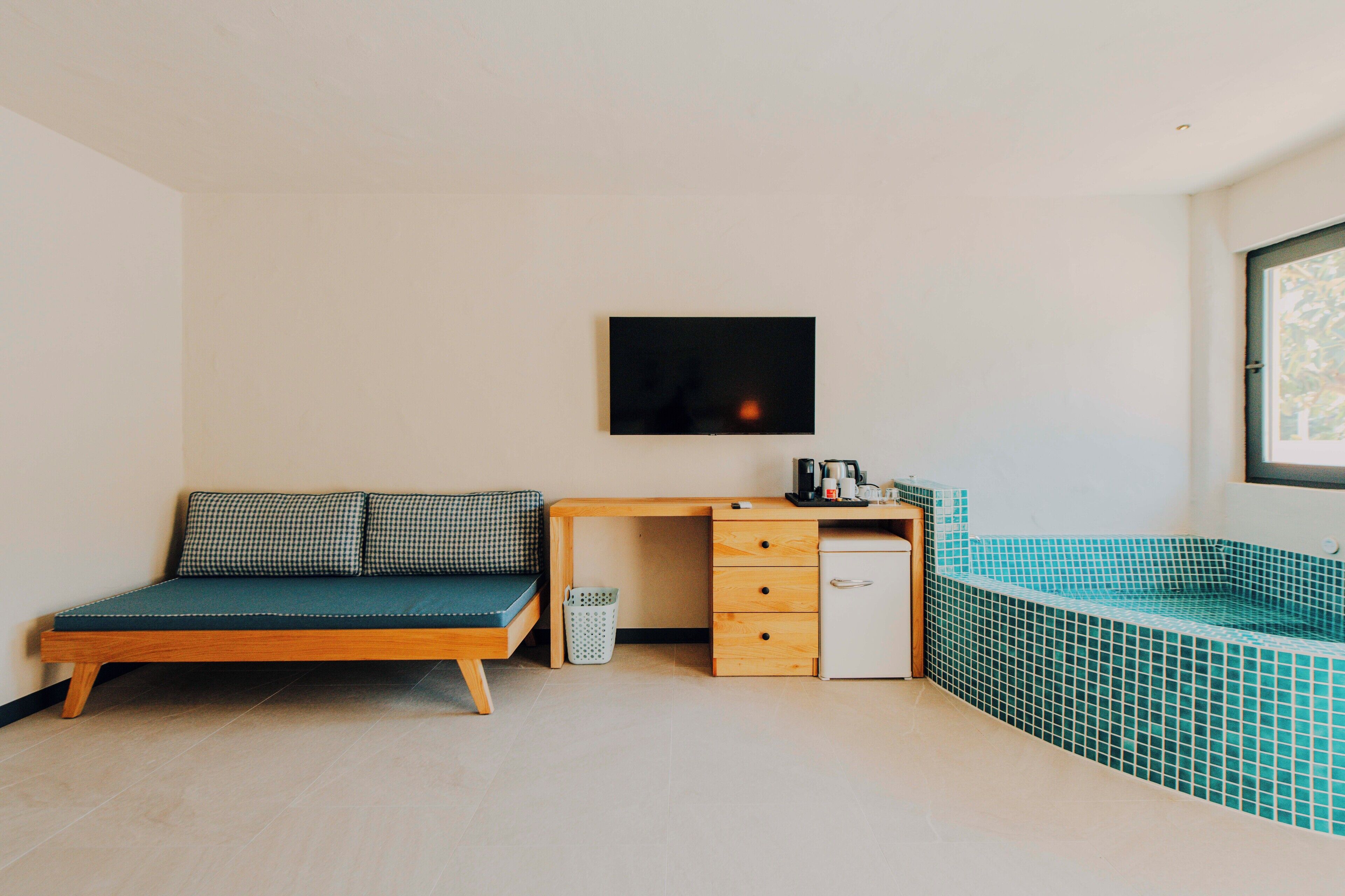 grand double room, 1 queen bed with sofa bed, non smoking, city view | 1 bedroom, minibar, in-room safe, laptop workspace