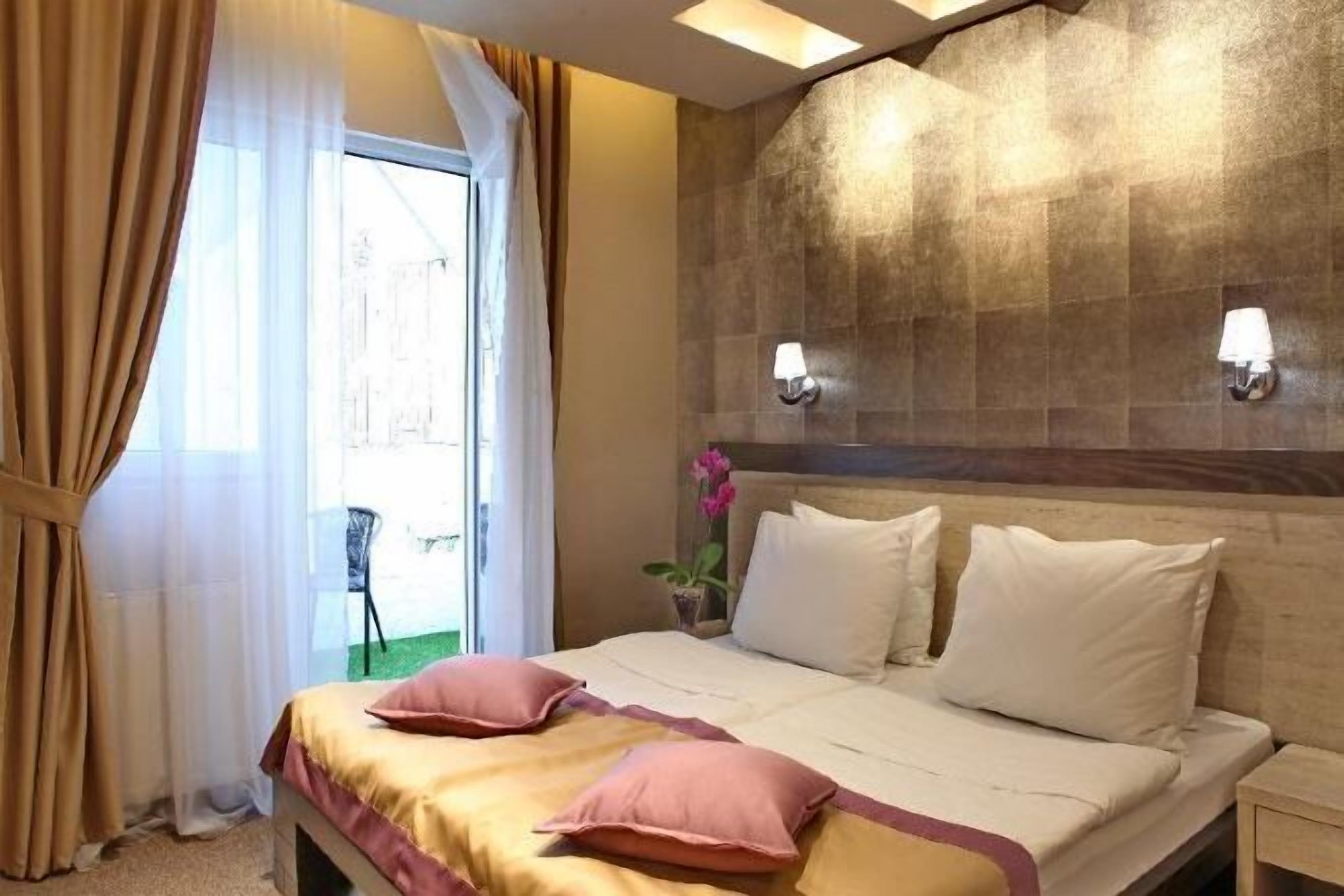 Minibar, két bảo mật tại phòng, bàn, màn/rèm cản sáng 