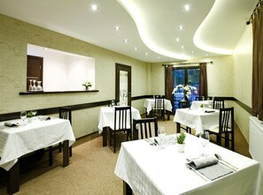 Restaurant - Hotel Vozarev (Belgrade)