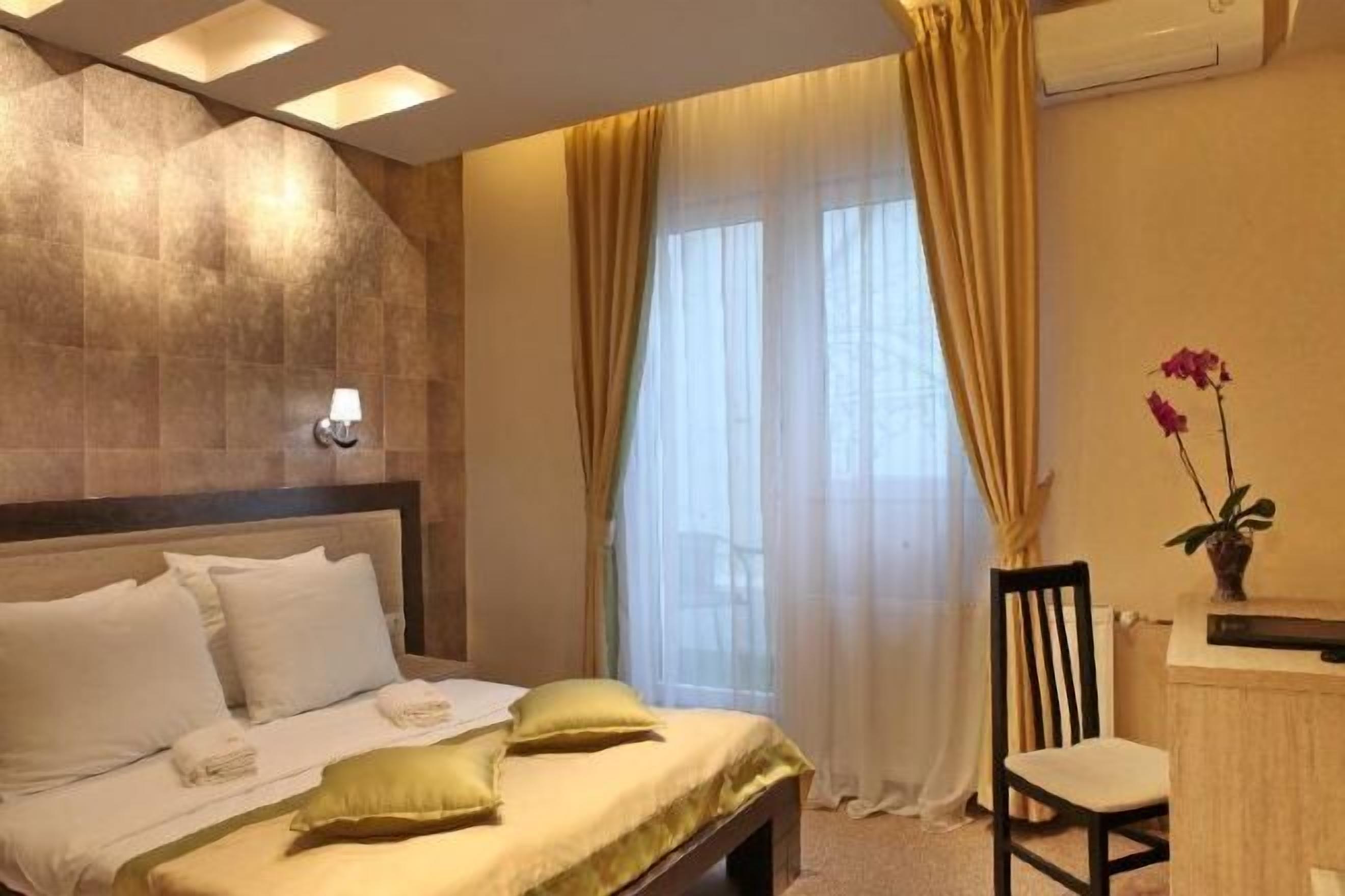 Minibar, két bảo mật tại phòng, bàn, màn/rèm cản sáng 