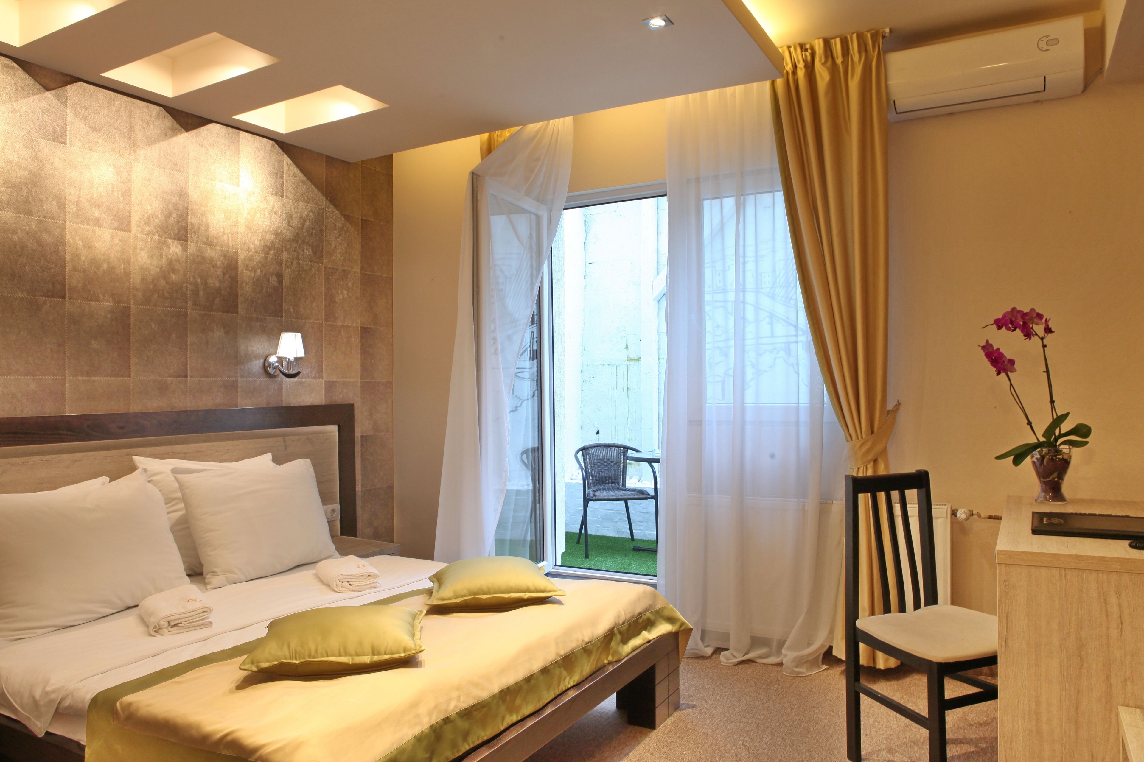 Double Room, Terrace | Minibar, in-room safe, desk, blackout curtains