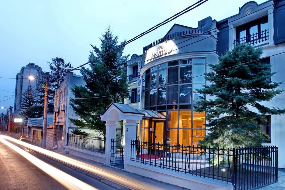 Hotel Vozarev