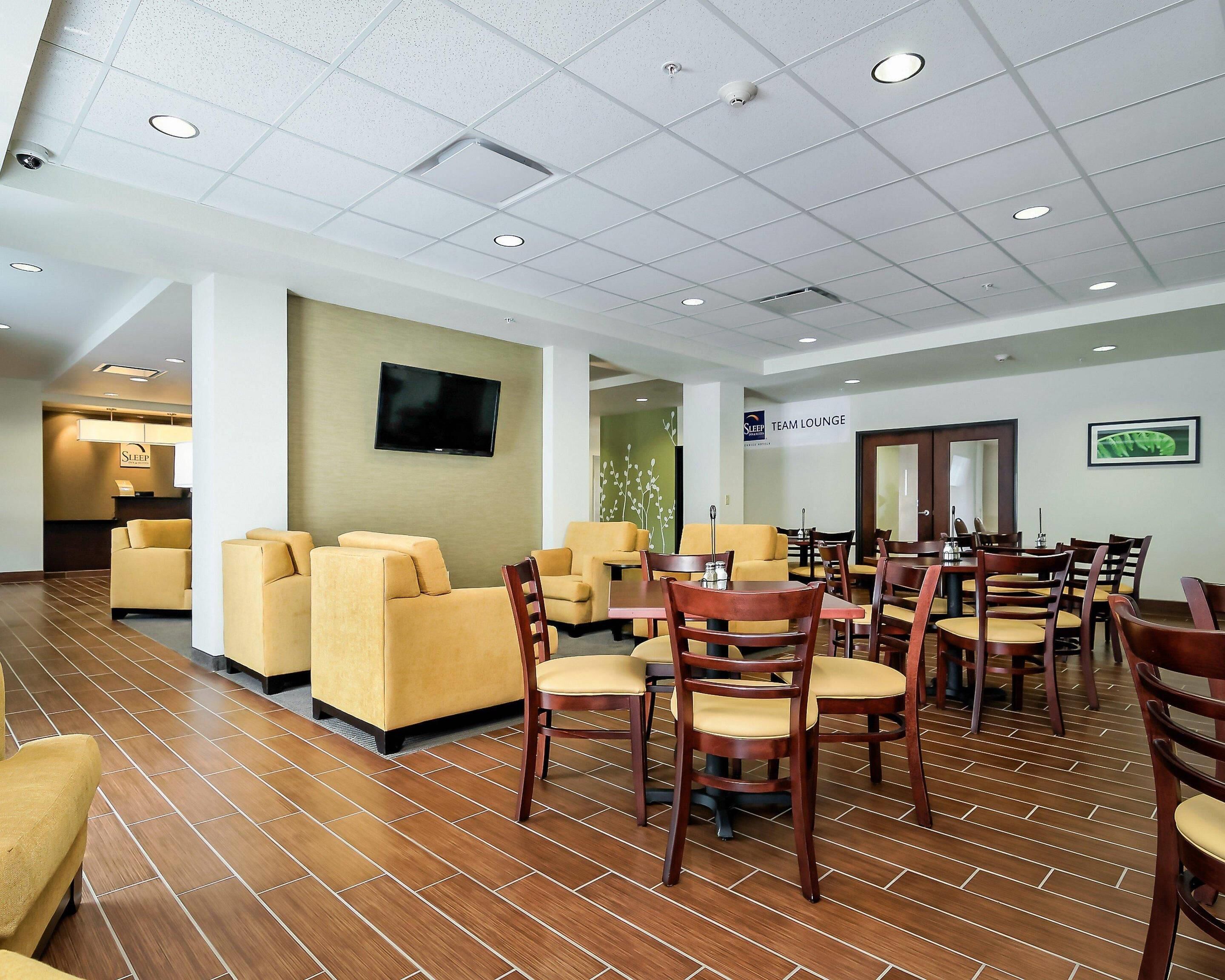 Free daily buffet breakfast 