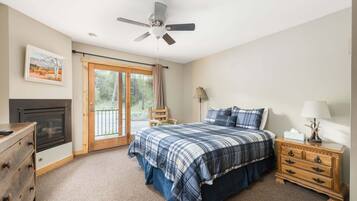 Standard Room, 1 Queen Bed | Individually decorated, individually furnished, blackout drapes