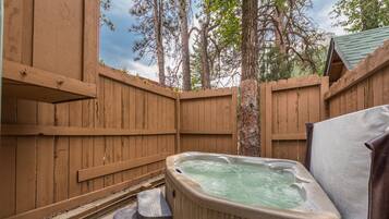 Studio, 1 Queen Bed, Hot Tub | Terrace/patio