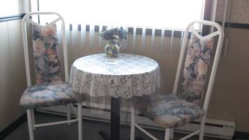 Superior-Zimmer, 1 Doppelbett, Kochnische | Essbereich im Zimmer