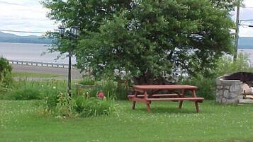 Grill-/Picknickplatz