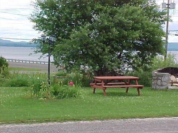 Grill-/Picknickplatz