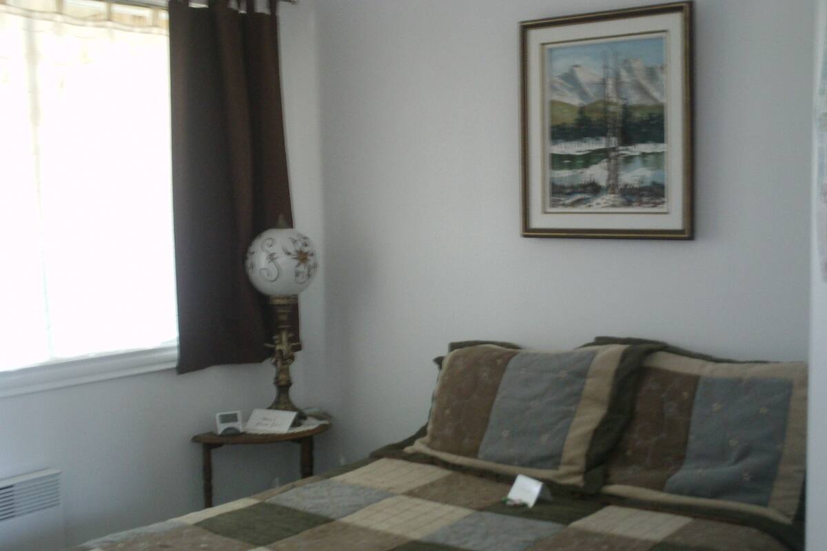 Standardzimmer, 1 Doppelbett, barrierefrei | Schreibtisch, schallisolierte Zimmer, kostenloses WLAN