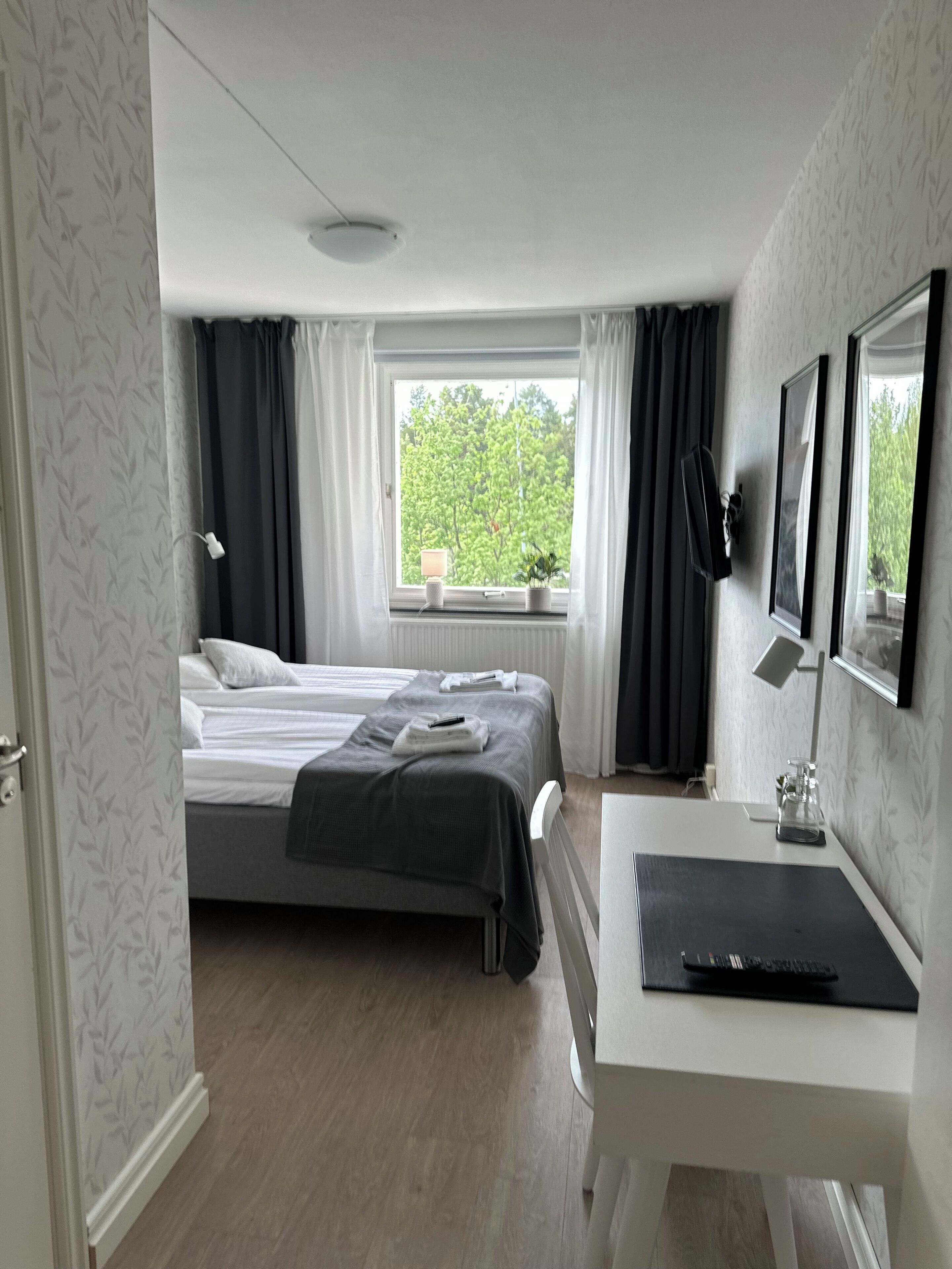 ジュニア ダブルルーム クイーンベッド 1 台 | 高級寝具、客室ごとに異なる装飾、客室ごとに異なるインテリア、デスク