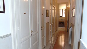 Hallway - Albergo Cavour (Palermo)