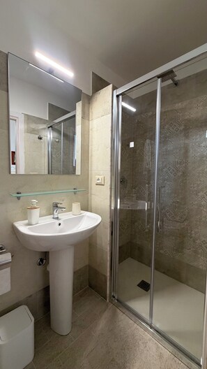 Triple Room | Bathroom - Albergo Cavour (Palermo)