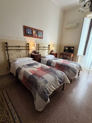 Triple Room | Premium bedding, memory-foam beds, individually decorated, desk - Albergo Cavour (Palermo)