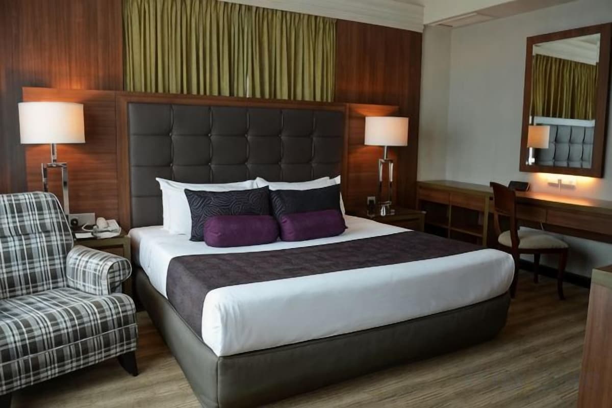 Frigobar, cofres nos quartos, cortinas blackout, Wi-Fi de cortesia