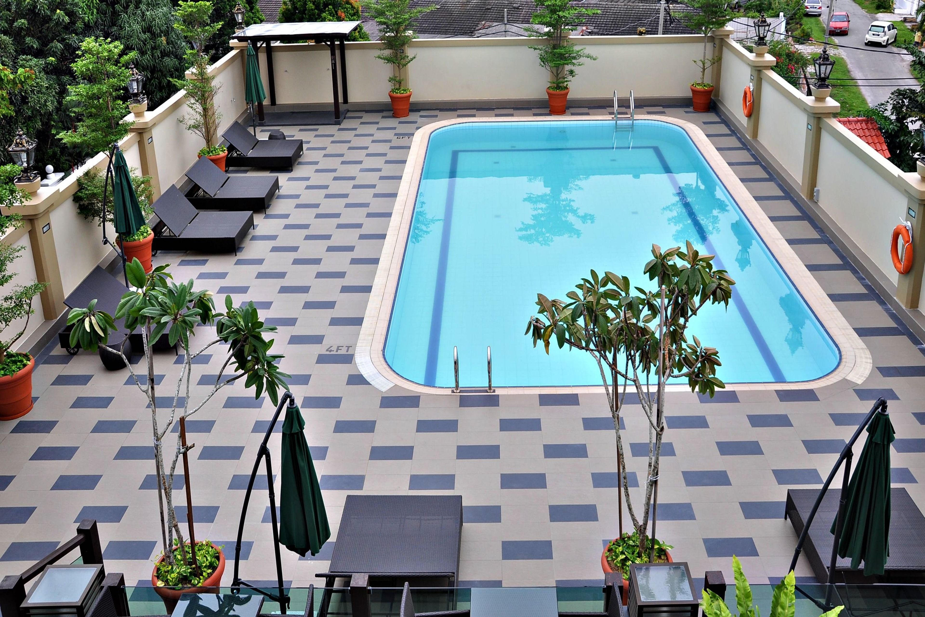 Outdoor pool, pool loungers