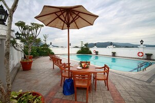 Outdoor pool, sun loungers