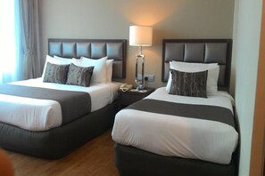 Chambre Triple Deluxe, accès piscine, vue ville