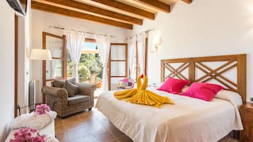 Caja de seguridad en la habitación y decoración personalizada