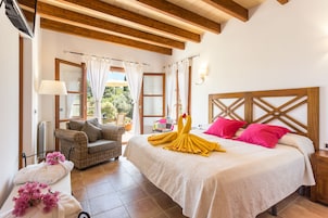 Suite Deluxe, 1 cama de matrimonio grande, vistas al valle | Caja fuerte, decoración individual, mobiliario individual