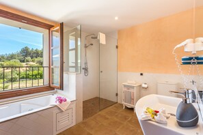 Junior Suite, Terrace | Bathroom | Free toiletries, hair dryer, bathrobes, bidet - Finca Son Ametler (Selva)