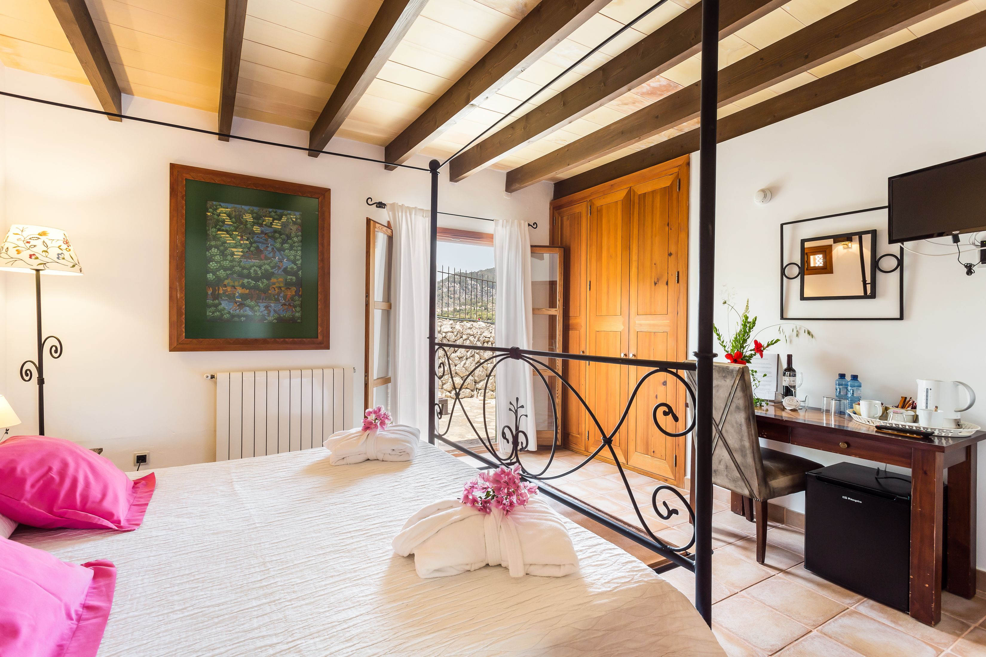 double room, terrace | in-room safe, individually decorated, individually furnished