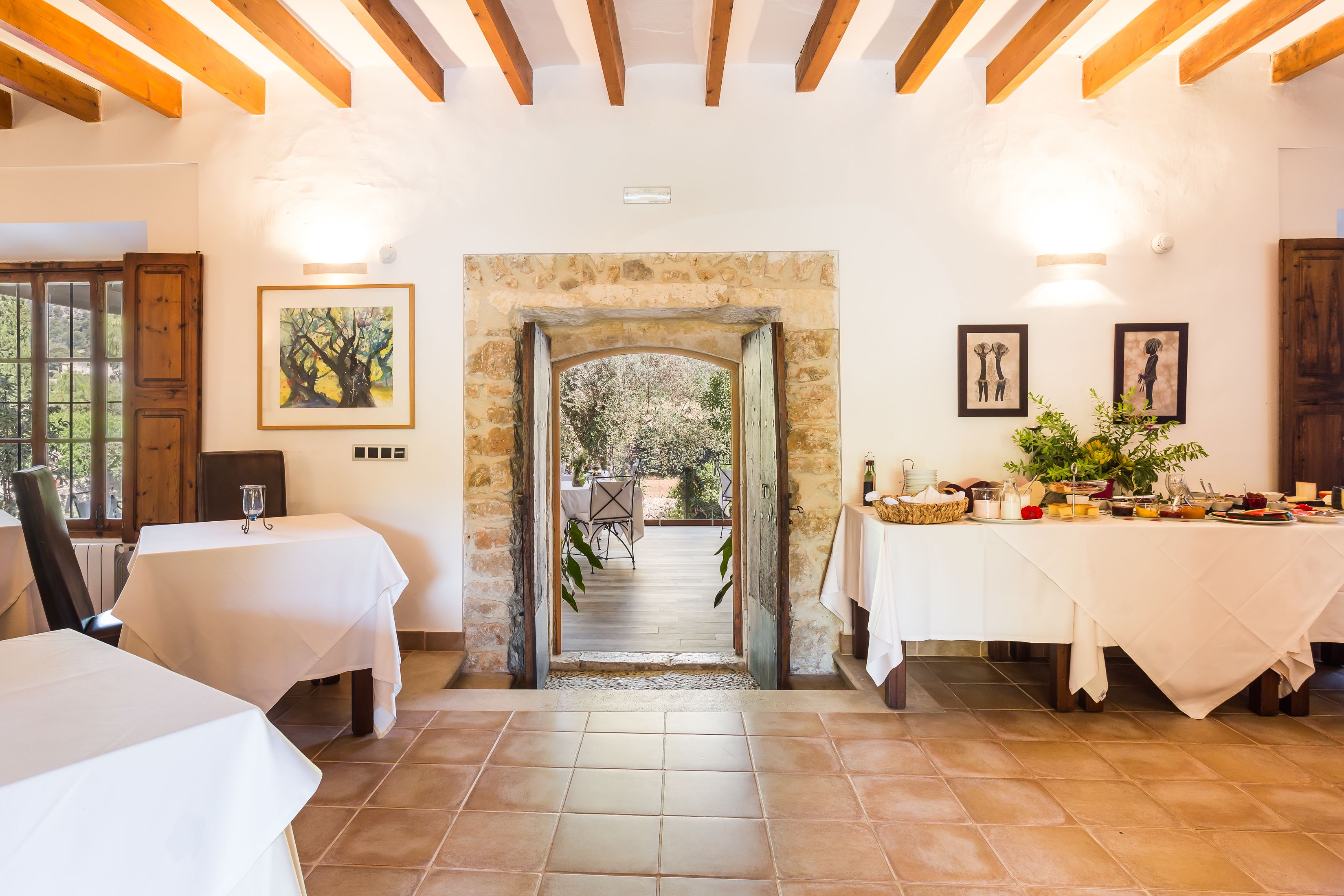 Petit déjeuner buffet (12 EUR par personne)