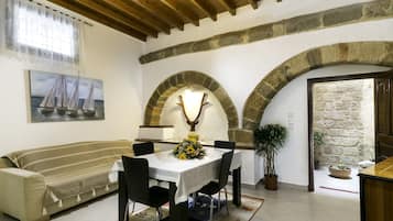 House, 2 Bedrooms | Living room | 32-inch LED TV with digital channels, TV
