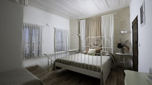 Suite – executive | Sengetøy av topp kvalitet, memory foam-senger, minibar og safe på rommet