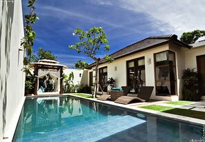 Huvila, 2 makuuhuonetta, yksityinen uima-allas | Tallelokero huoneessa, työpöytä, ilmainen Wi-Fi