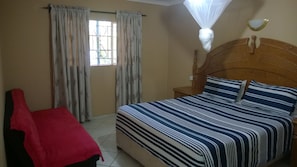 Apartment, 1 Bedroom | Desk, free WiFi, bed sheets - Gloria's Bed and Breakfast (Livingstone)