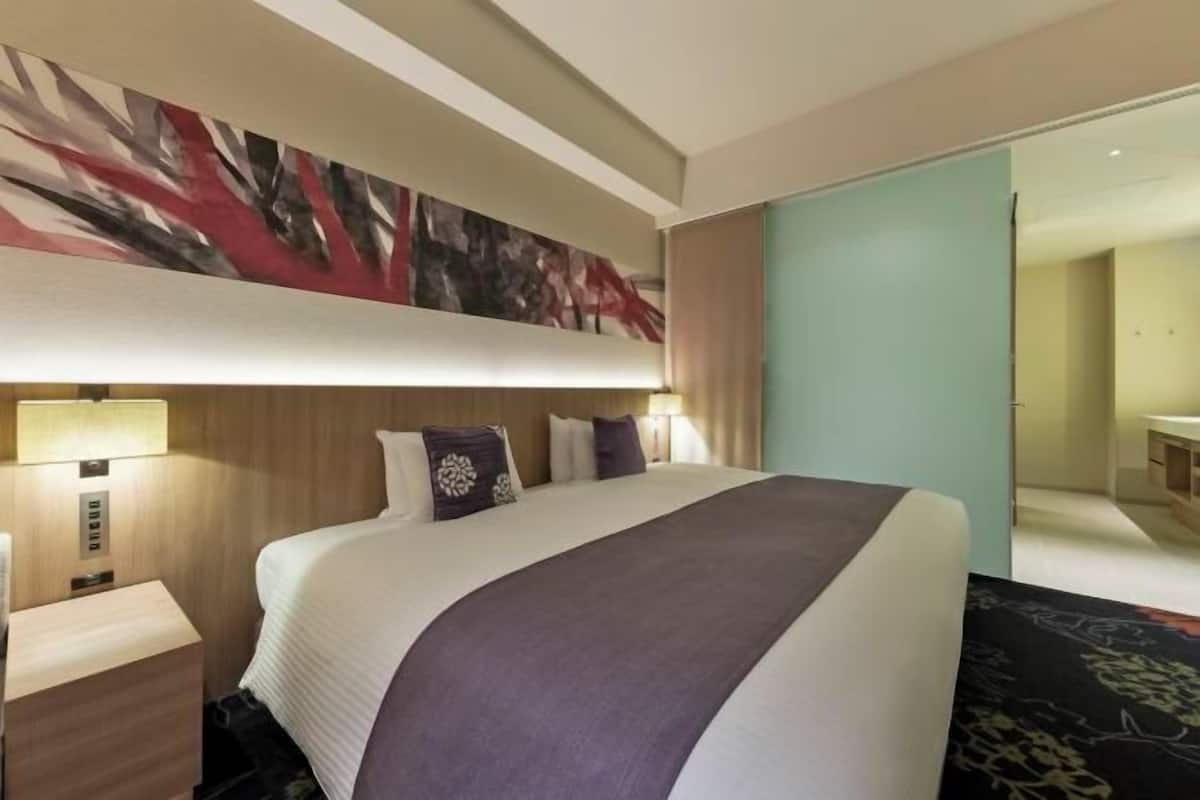 Ropa de cama de alta calidad, escritorio, wifi gratis y ropa de cama