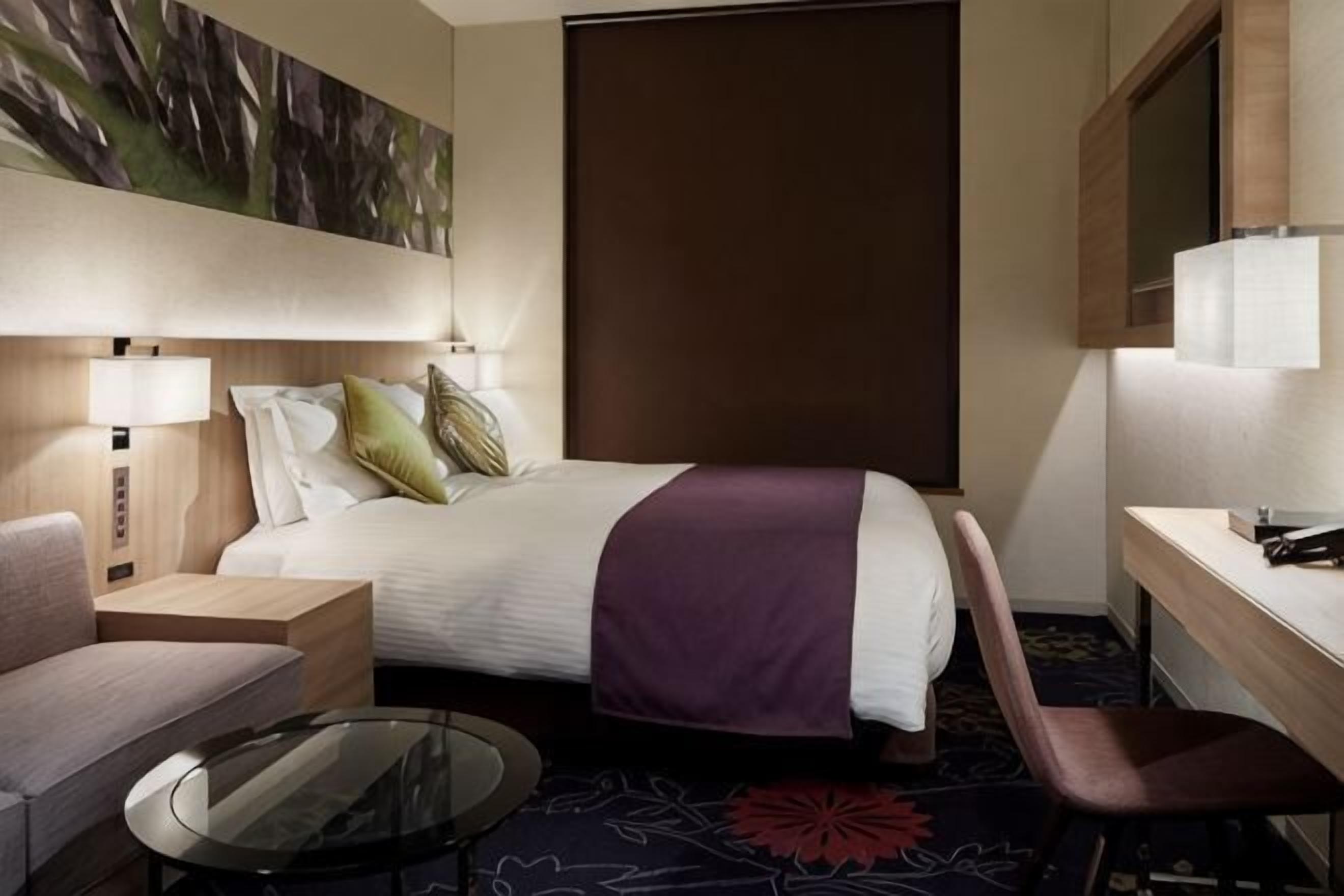 Roupas de cama premium, escrivaninha, Wi-Fi de cortesia, roupa de cama